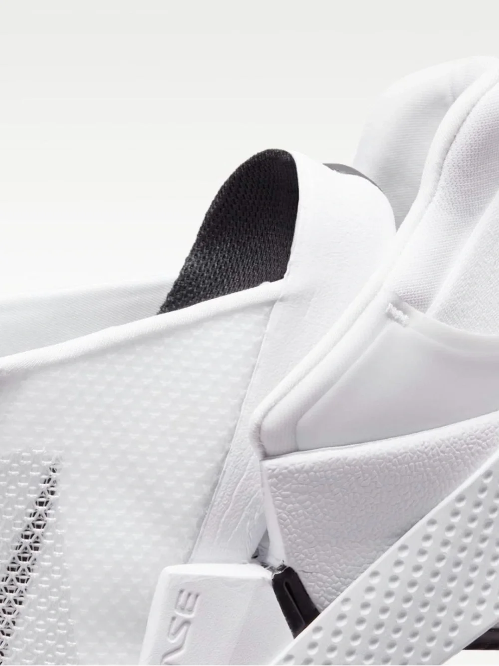 Nike White & Black Slip-On Nike Go FlyEase